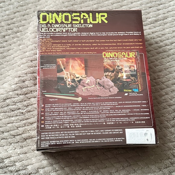 🎄 NEW Dig a Dinosaur Excavation Kit - Picture 2 of 2